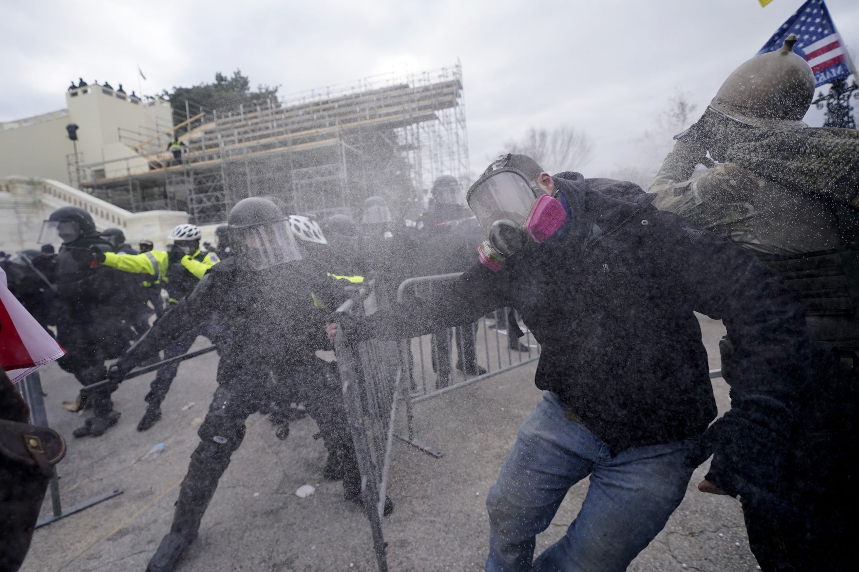 hires: Capitol riot, outside